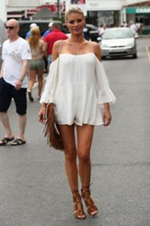 Chloe Sims feet photo thumbnail