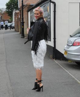 Chloe Sims feet photo thumbnail