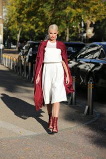 Chloe Sims feet photo thumbnail