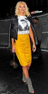 Chloe Sims feet photo thumbnail