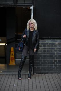 Chloe Sims feet photo thumbnail