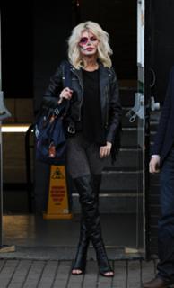 Chloe Sims feet photo thumbnail