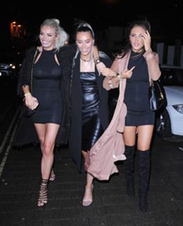 Chloe Sims feet photo thumbnail