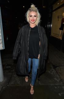 Chloe Sims feet photo thumbnail