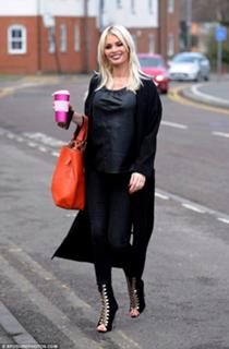 Chloe Sims feet photo thumbnail