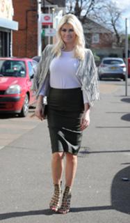 Chloe Sims feet photo thumbnail