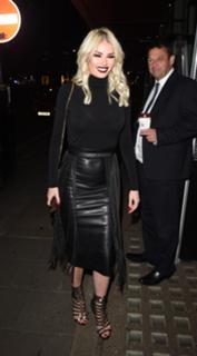 Chloe Sims feet photo thumbnail