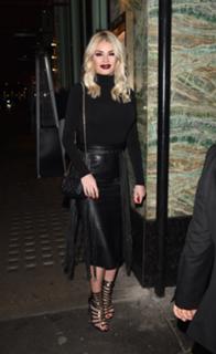 Chloe Sims feet photo thumbnail