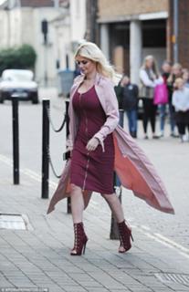 Chloe Sims feet photo thumbnail