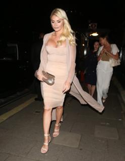 Chloe Sims feet photo thumbnail