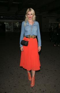 Chloe Sims feet photo thumbnail