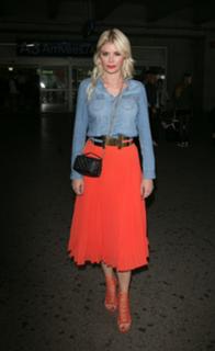 Chloe Sims feet photo thumbnail