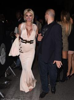 Chloe Sims feet photo thumbnail