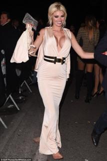 Chloe Sims feet photo thumbnail