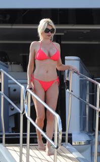 Chloe Sims feet photo thumbnail
