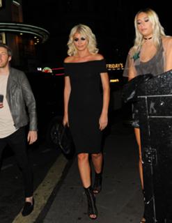 Chloe Sims feet photo thumbnail