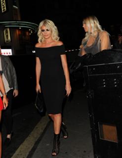 Chloe Sims feet photo thumbnail