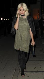 Chloe Sims feet photo thumbnail