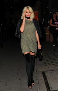 Chloe Sims feet photo thumbnail