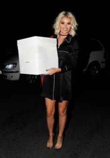 Chloe Sims feet photo thumbnail