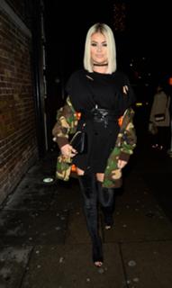 Chloe Sims feet photo thumbnail