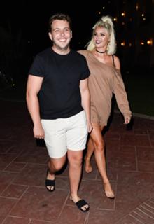 Chloe Sims feet photo thumbnail