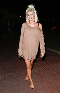 Chloe Sims feet photo thumbnail