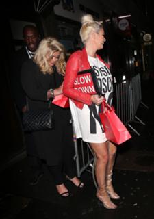 Chloe Sims feet photo thumbnail