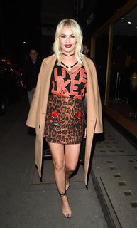 Chloe Sims feet photo thumbnail