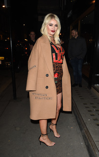 Chloe Sims feet photo thumbnail