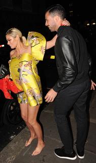 Chloe Sims feet photo thumbnail