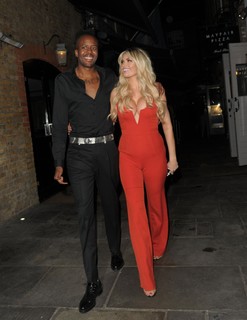 Chloe Sims feet photo thumbnail