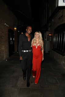 Chloe Sims feet photo thumbnail