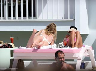 Chloe Sims feet photo thumbnail