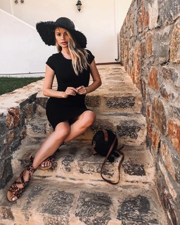 Chloe Sims feet photo thumbnail