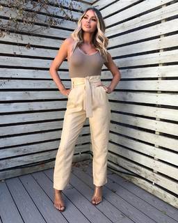 Chloe Sims feet photo thumbnail