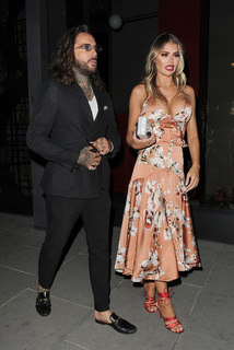 Chloe Sims feet photo thumbnail