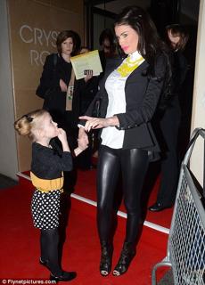 Chloe Sims feet photo thumbnail