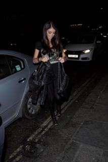 Chloe Sims feet photo thumbnail