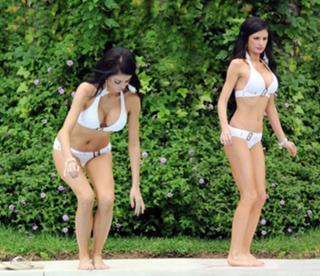 Chloe Sims feet photo thumbnail