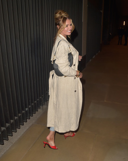 Chloe Sims feet photo thumbnail