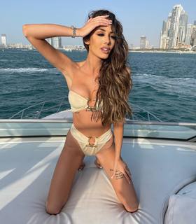 Chloe Veitch feet photo 7