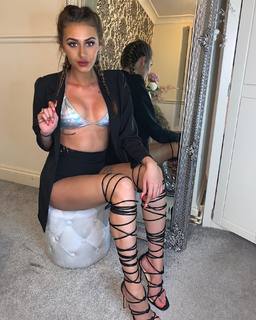 Chloe Veitch feet photo 12