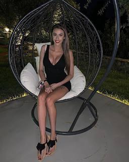 Chloe Veitch feet photo 9