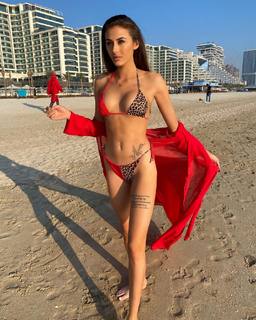 Chloe Veitch feet photo 16