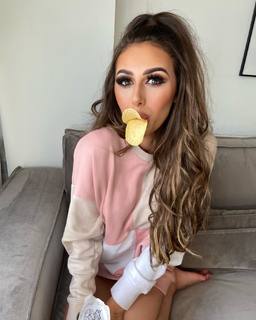 Chloe Veitch feet photo 14