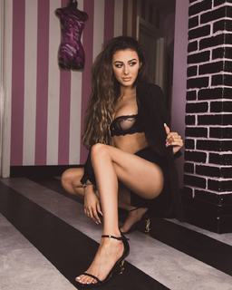 Chloe Veitch feet photo 20