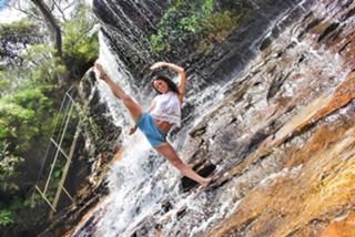 Chloé Bruce feet photo 9