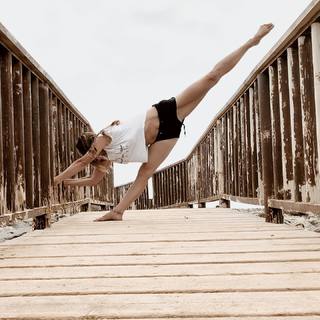 Chloé Bruce feet photo 13