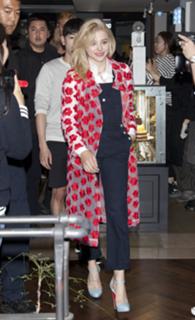 Chloë Grace Moretz feet photo thumbnail